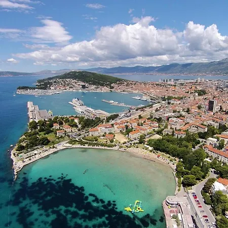 Apartamento With A Parking Space - 14666 Split