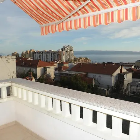 Apartamento With A Parking Space - 14666 Split